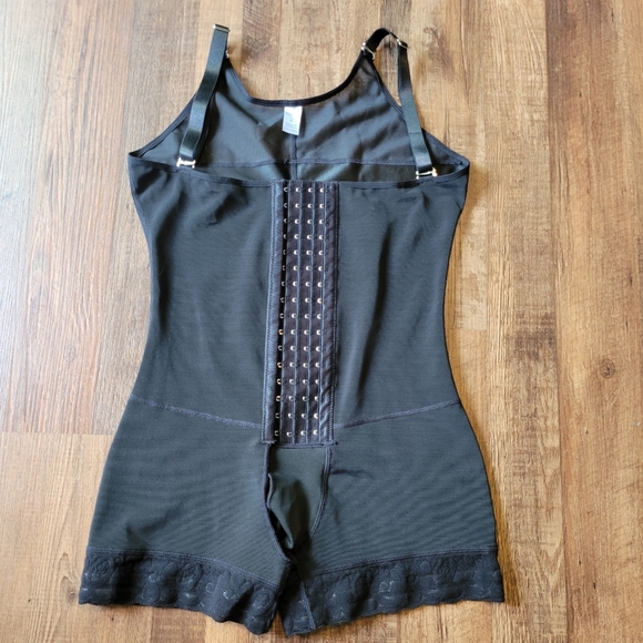 Black Corset Front Bodysuit With Shorts Shapewear - Picture 1 of 5